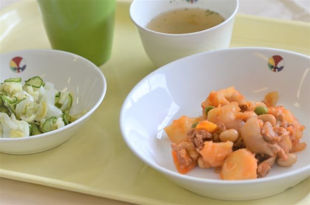 毎日、調理師さんが心をこめて作ります。