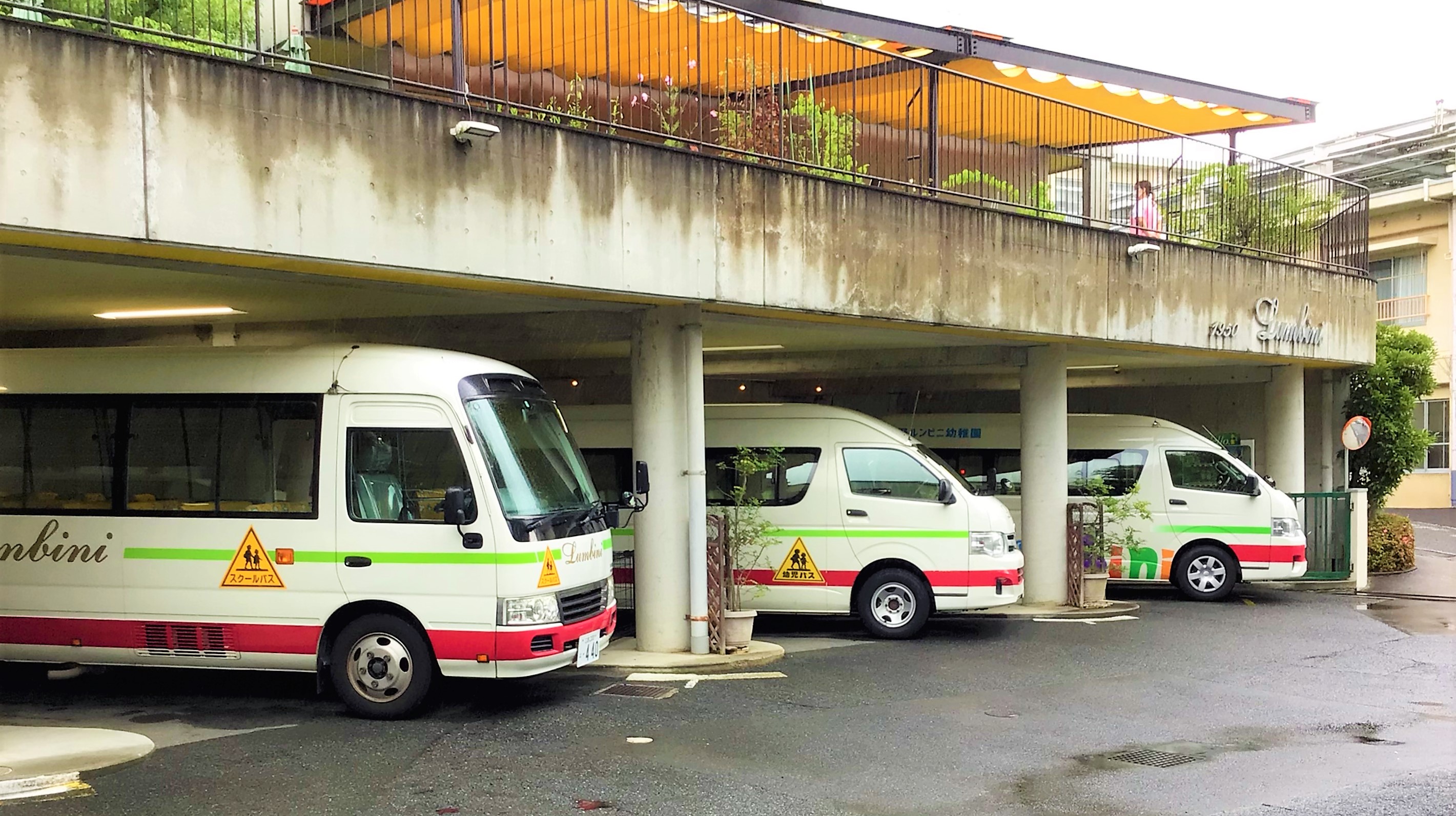 降園バス 出発