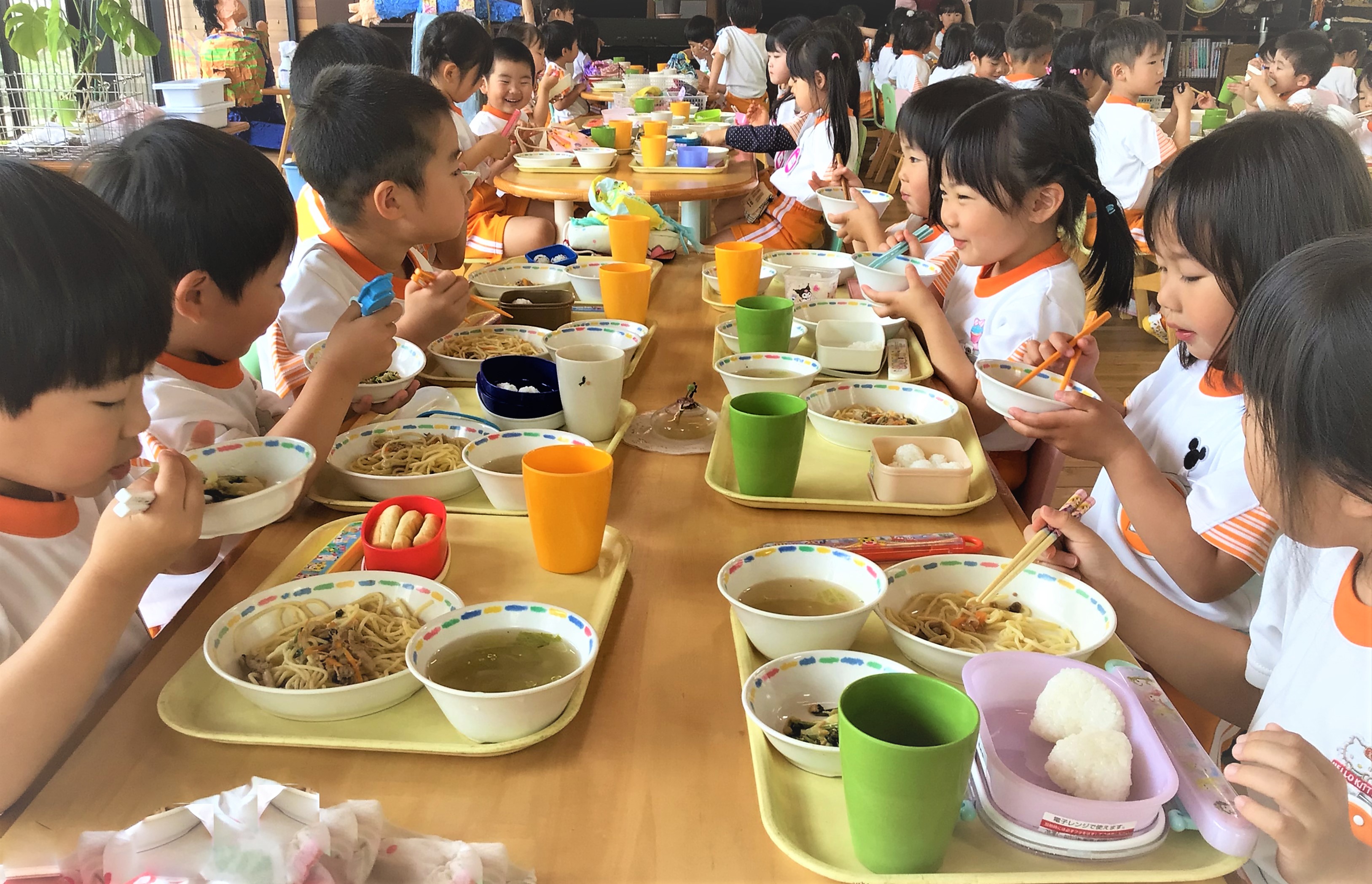 給食の画像